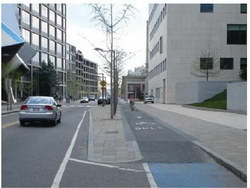 One-way cycle track at MIT in Cambridge, Massachusetts